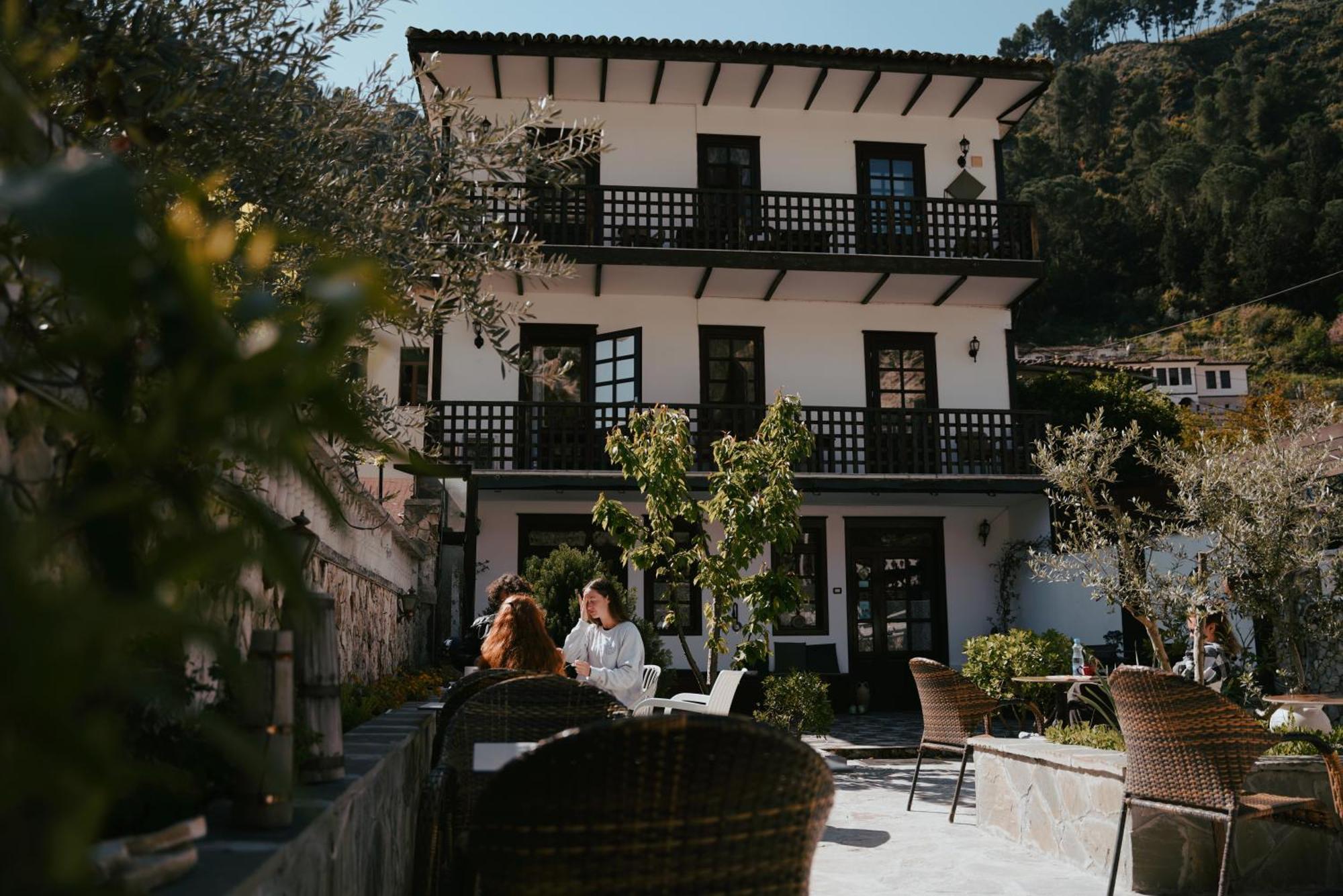 Maya Hostel Berat Ngoại thất bức ảnh