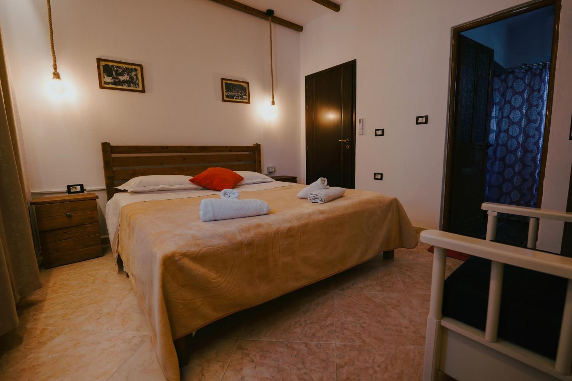 Maya Hostel Berat Ngoại thất bức ảnh